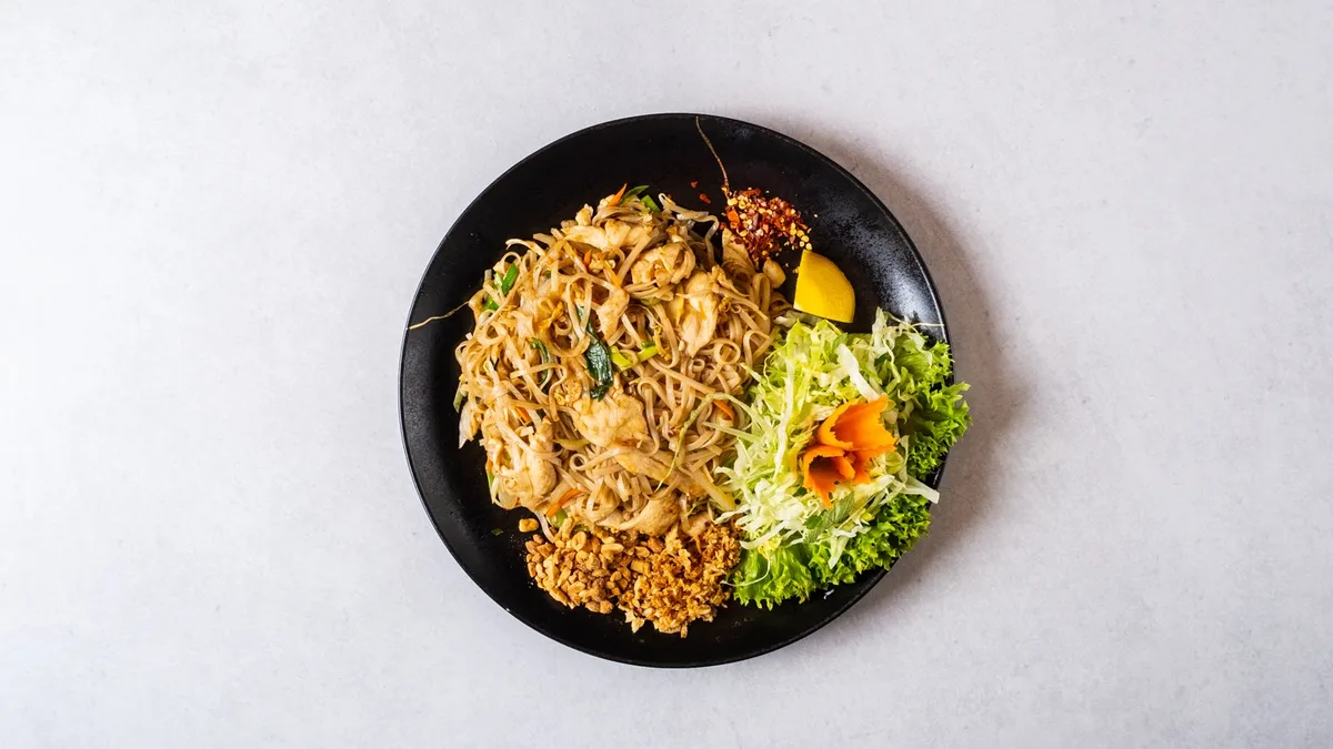 (24) Pad Thai 🌱