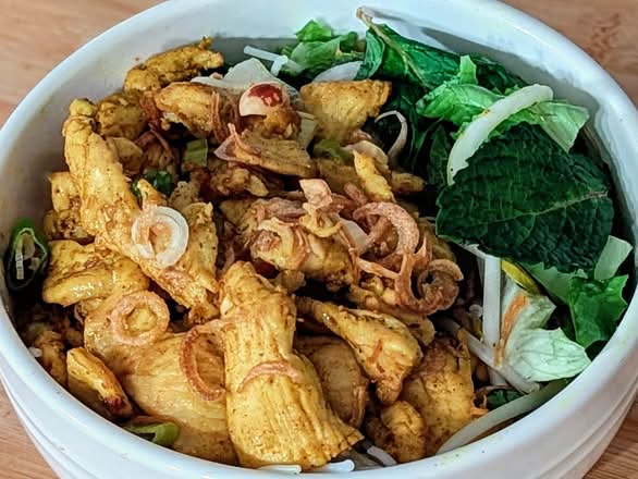 Grilled Curry Chicken on Rice Vermicelli