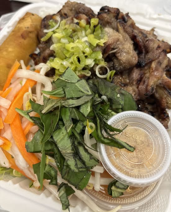 32. Vermicelli Grilled Pork and Crispy Spring Roll (Bún Thịt Nướng Chả Giò)