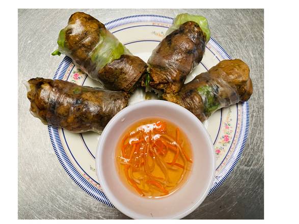24Spring Rolls With Grilled Bbq Pork