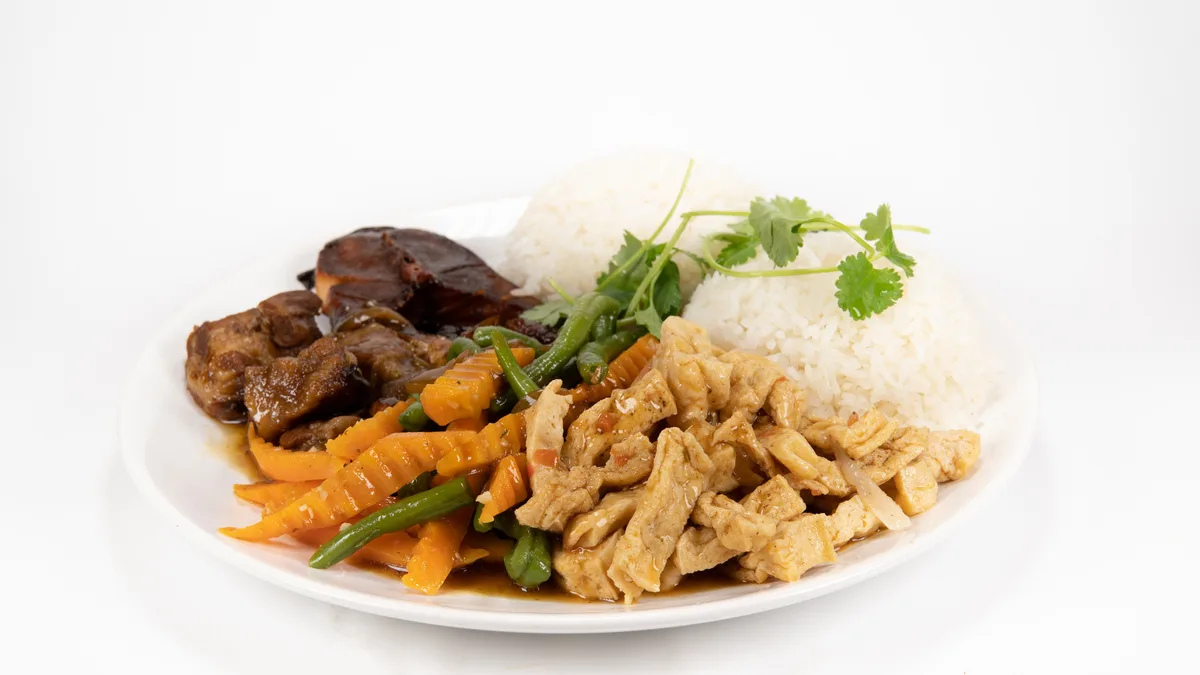 C1. Rýže s vepřovým masem a tofu