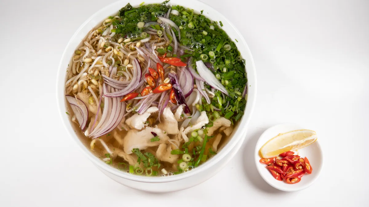 P2. Phở gà