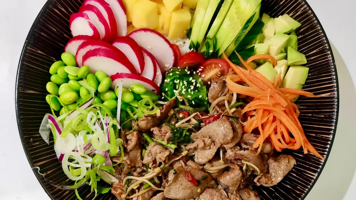 * Poké Spicy gril Beef  (OBĽÚBENÉ) 🌶️🐮