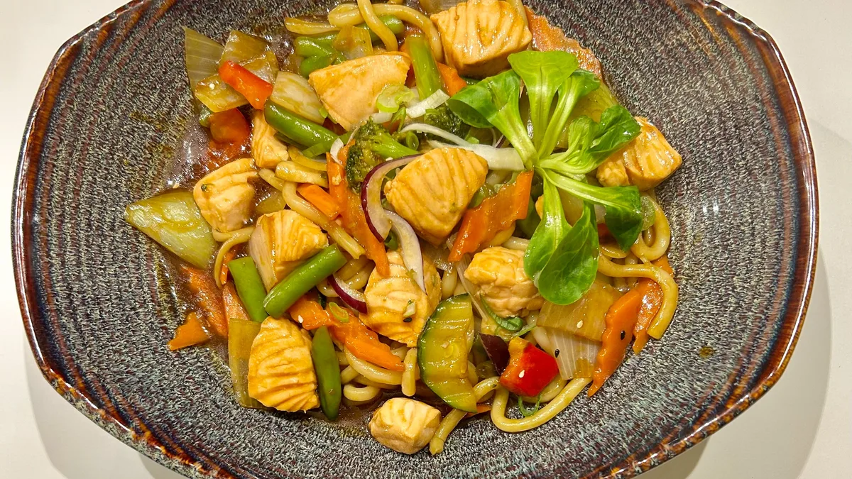 SALMON Udon s teriyaki omáčkou (OBĽÚBENÉ)