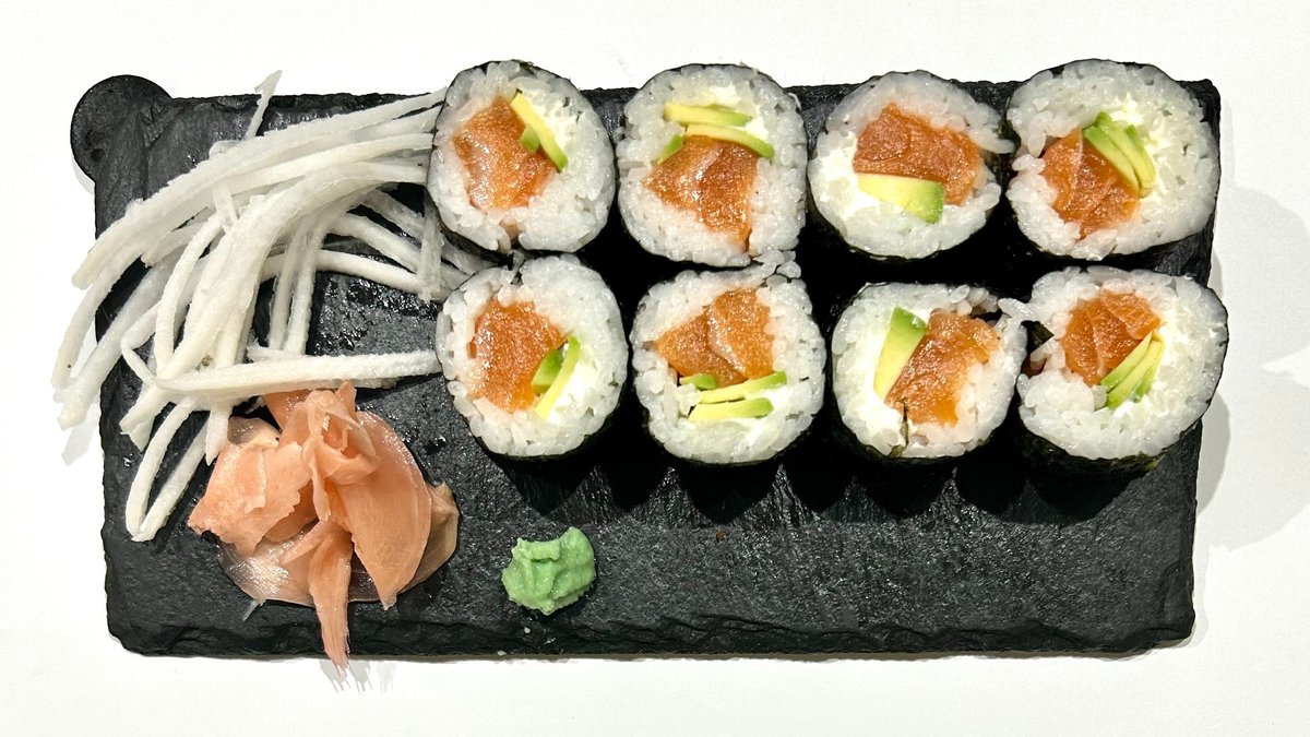 Spicy salmon maki 🌶️