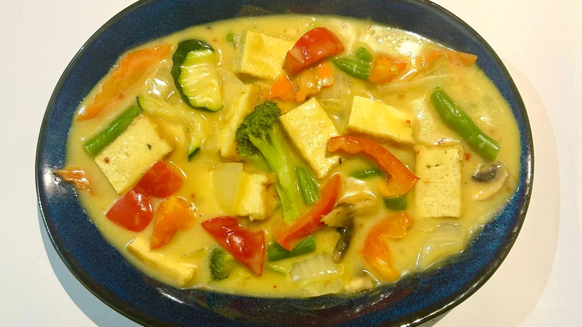 Tofu na kokosovom kari XXL  ( OBĽÚBENÉ )  🌶️