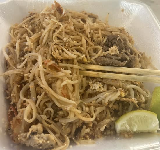 Combination Pad Thai ( beef-shrimp-chicken)