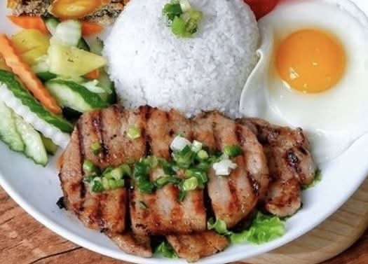 Rice Grilled Pork Chop with Egg (Com suon nuong sa)
