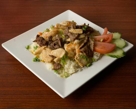 Special Fried Rice (Beef, Chicken, Egg, Shrimp) (Com chien dac biet)