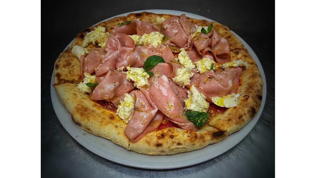 Pizza mortadella