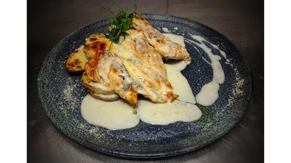 Pui în sos gorgonzola