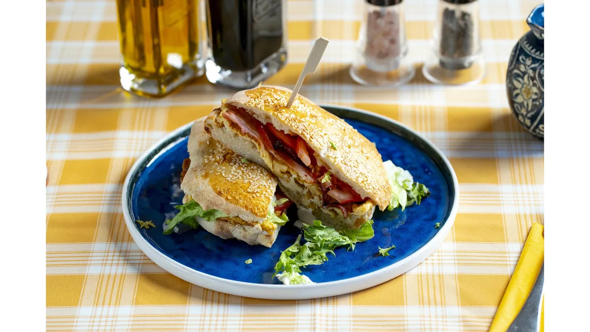 Sandwich cu cremă de brânză