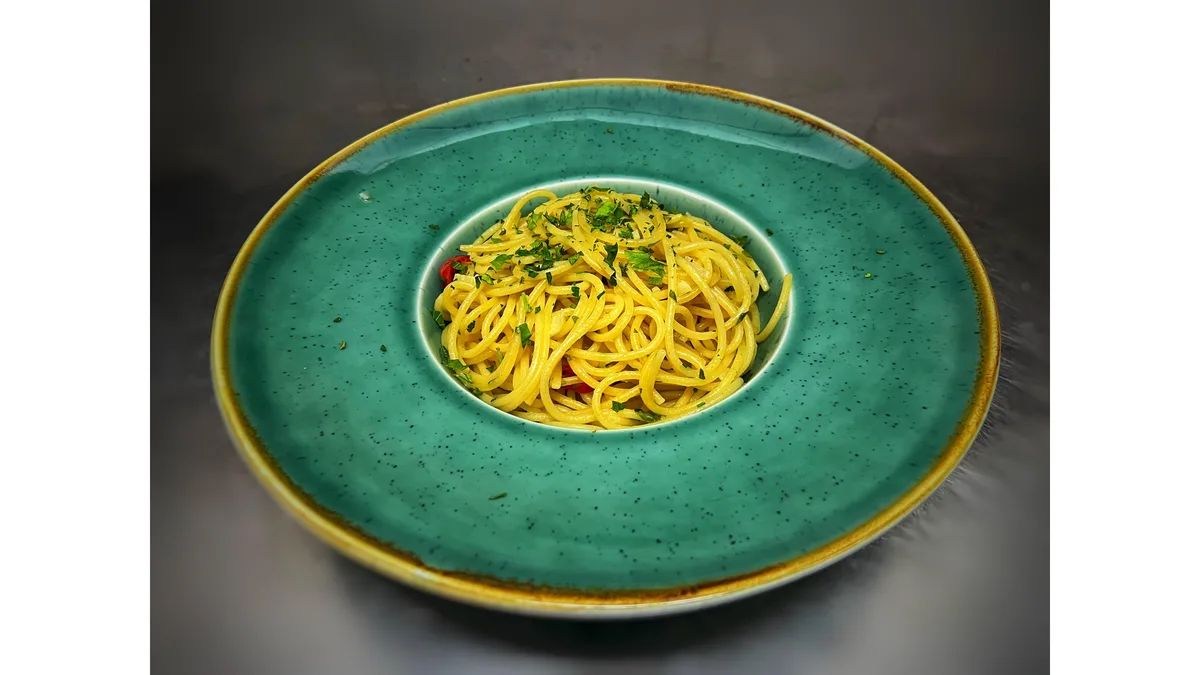 Spaghetti al aglio e pepperoncino