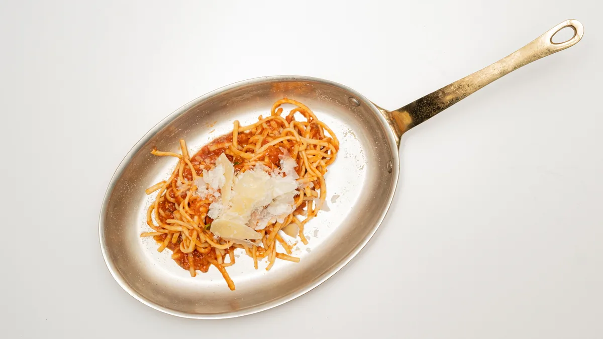 Linguini Bolognese 64