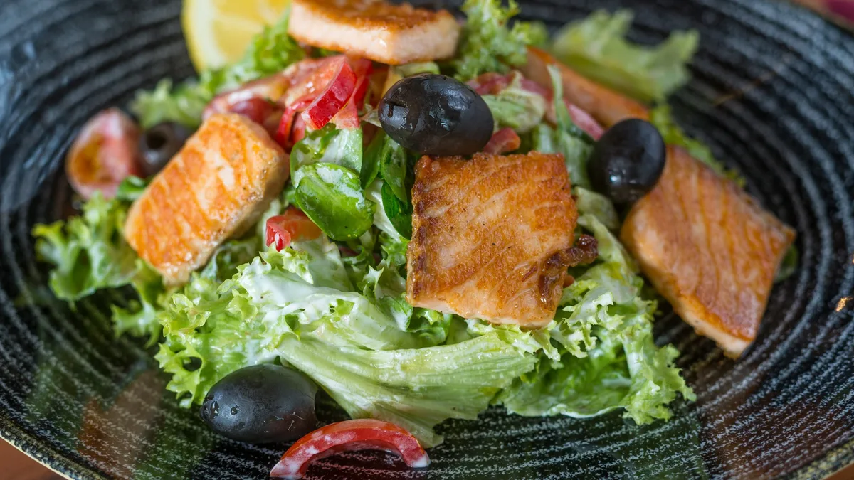 Salata sa lososom
