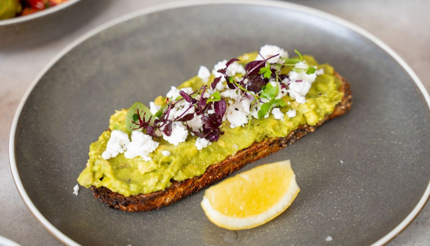 Smashed Avo and Feta | 2390 KJ