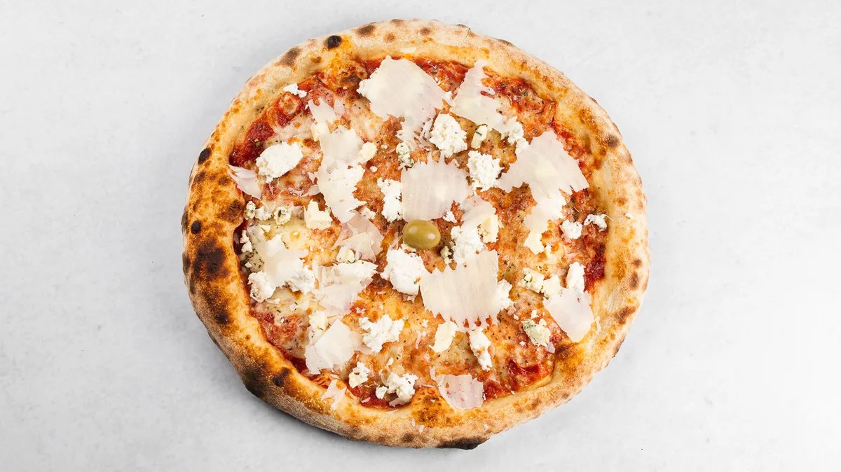 Pizza 4 cheeses