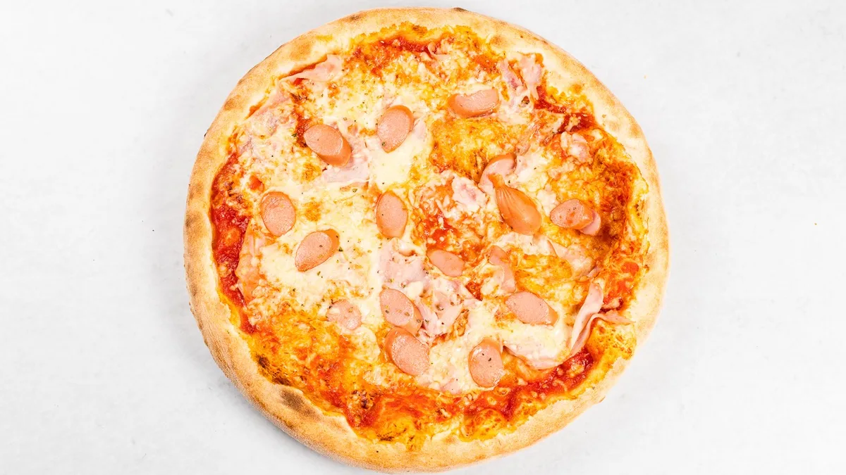 Hot dog pizza
