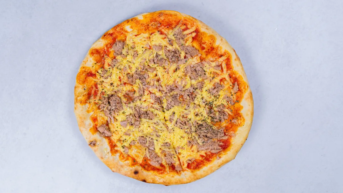 Tuna pizza 42cm