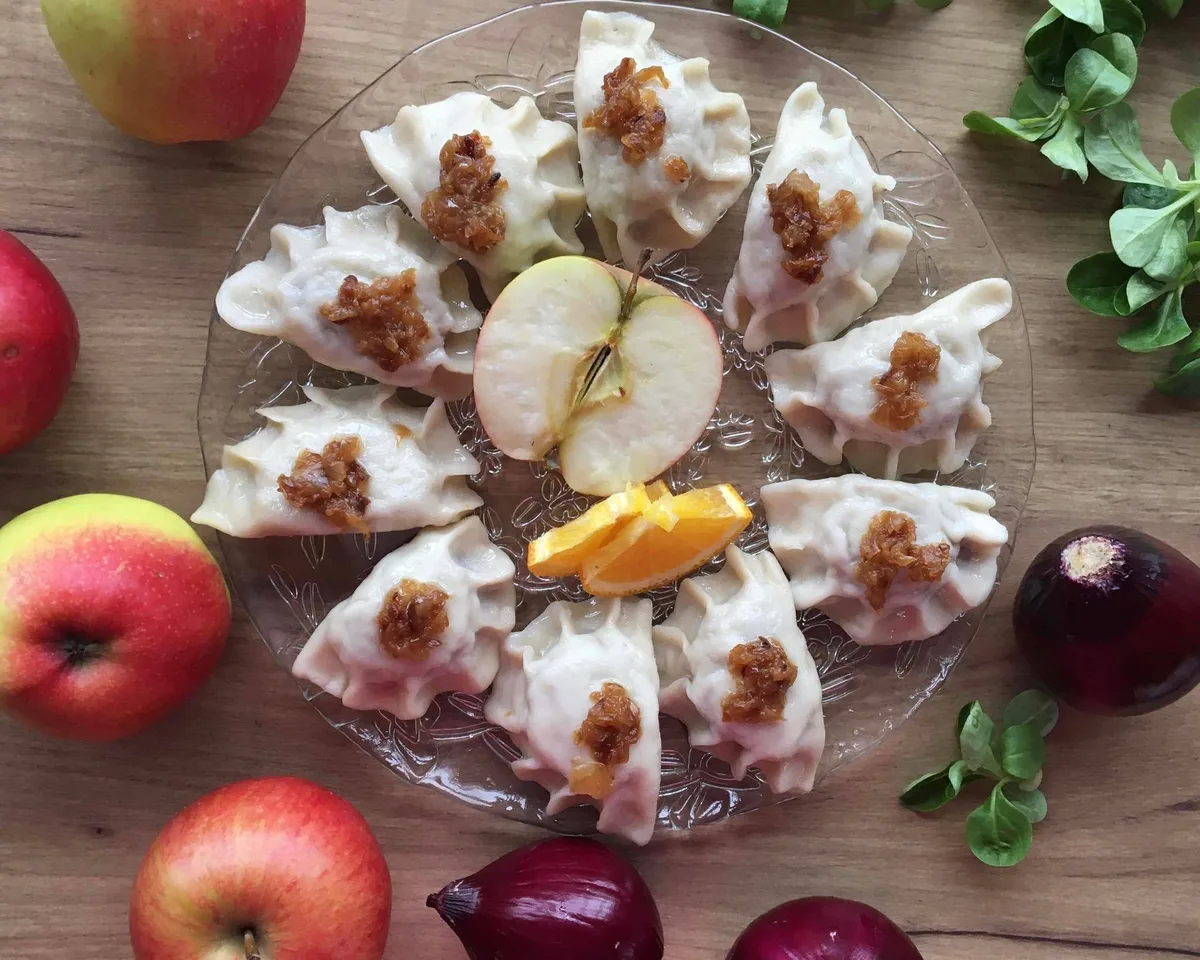 Pierogi z kaczką (8 szt.) z okrasą z cebuli