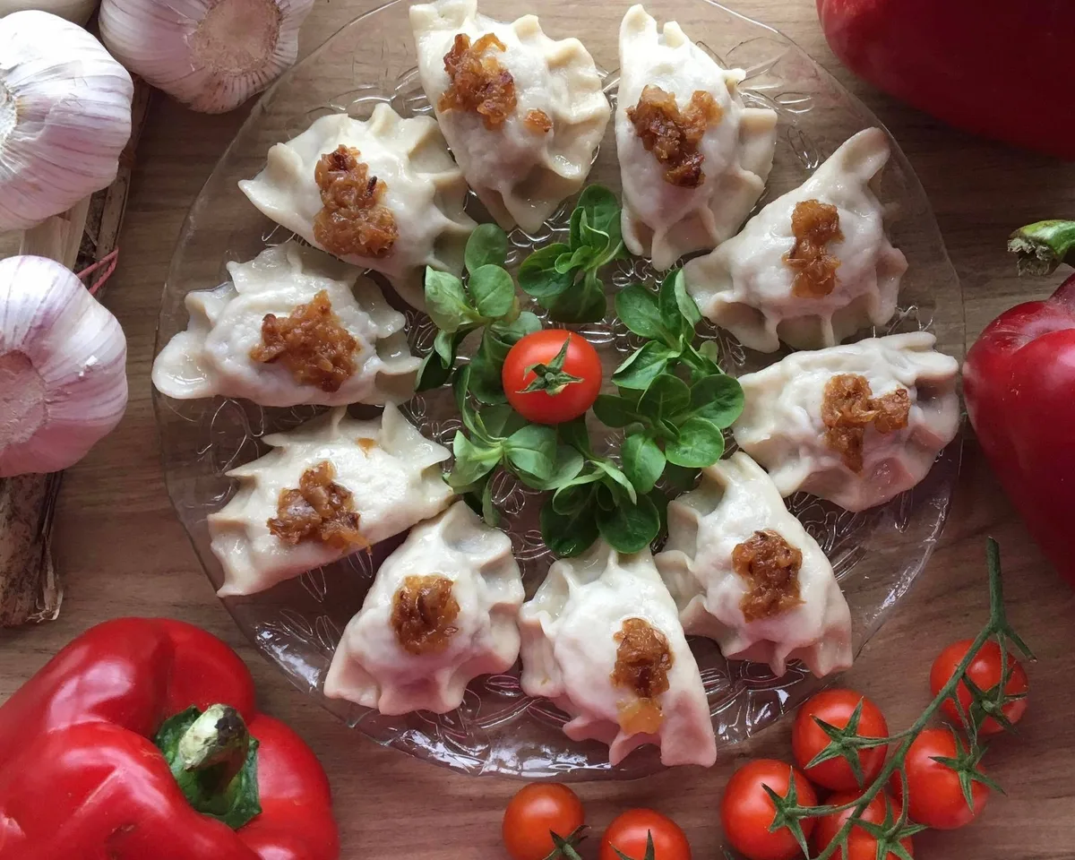 Pierogi z Mięsem (8 szt.) z okrasą z cebuli