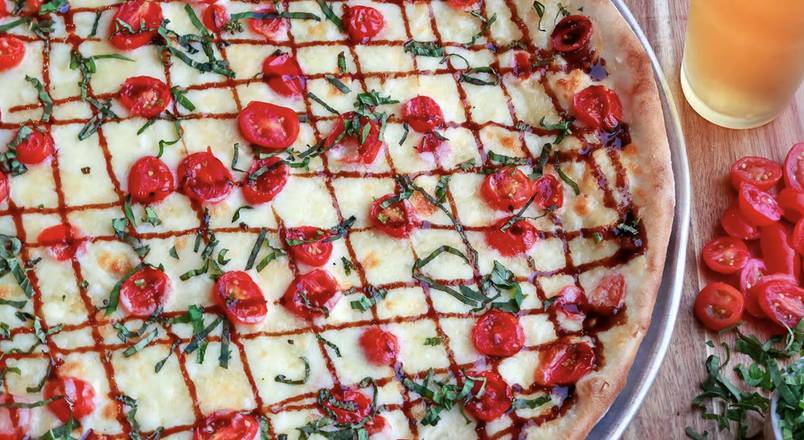 Sm. Mozzarella Caprese Pie