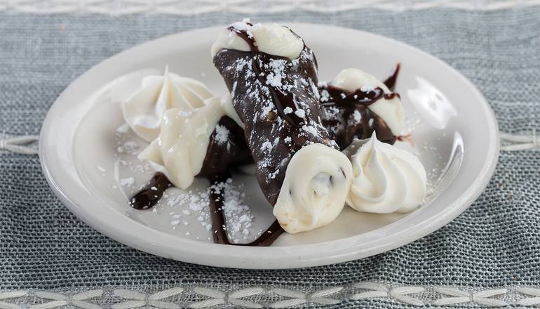 2 Mini Chocolate Cannolis