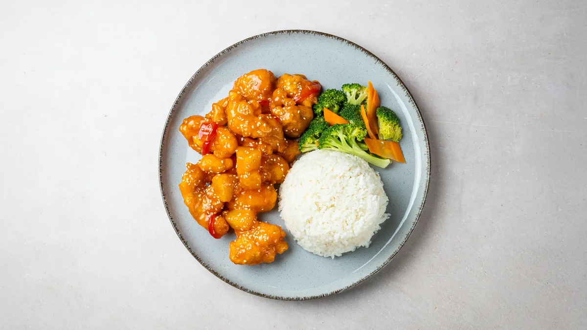 Hapanimelä Kana-annos  (UUSI ) 菠萝咕咾鸡肉饭