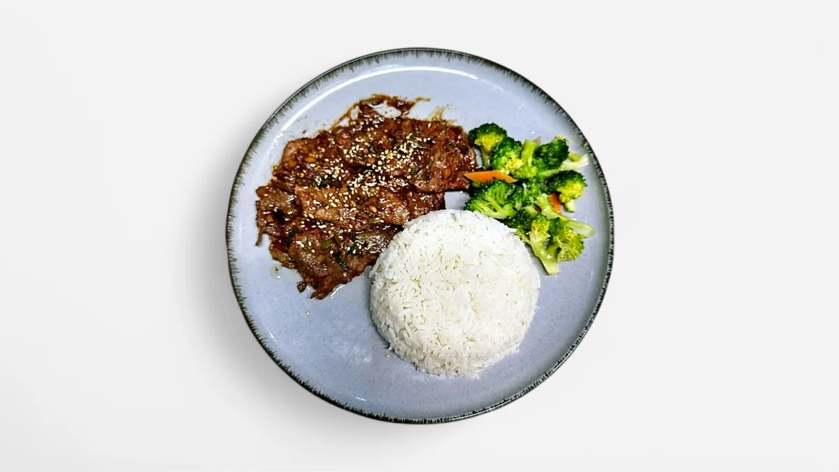 Härkäannos 牛排饭