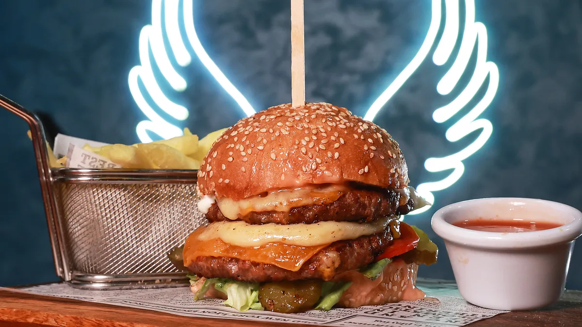 Double cheese burger and pomfrit