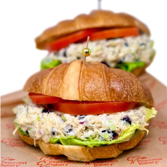 Croissant Ensalada de pollo