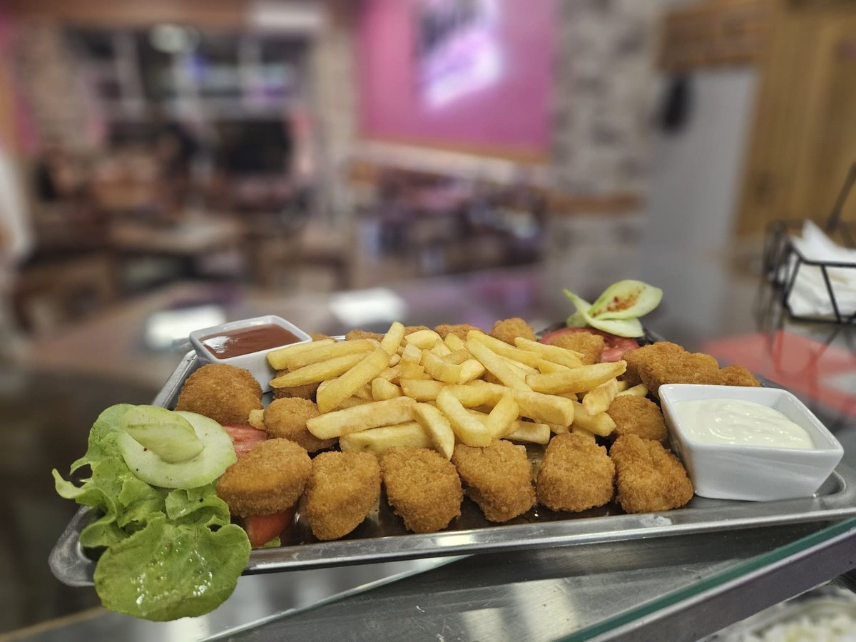 Chicken Nuggets Box  20 komada + pomfrit 200g