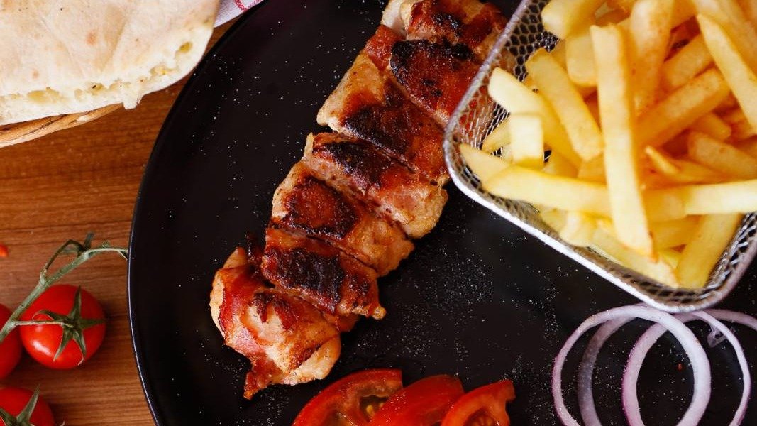 Pileće Rolovano 200g + pomfrit 150g