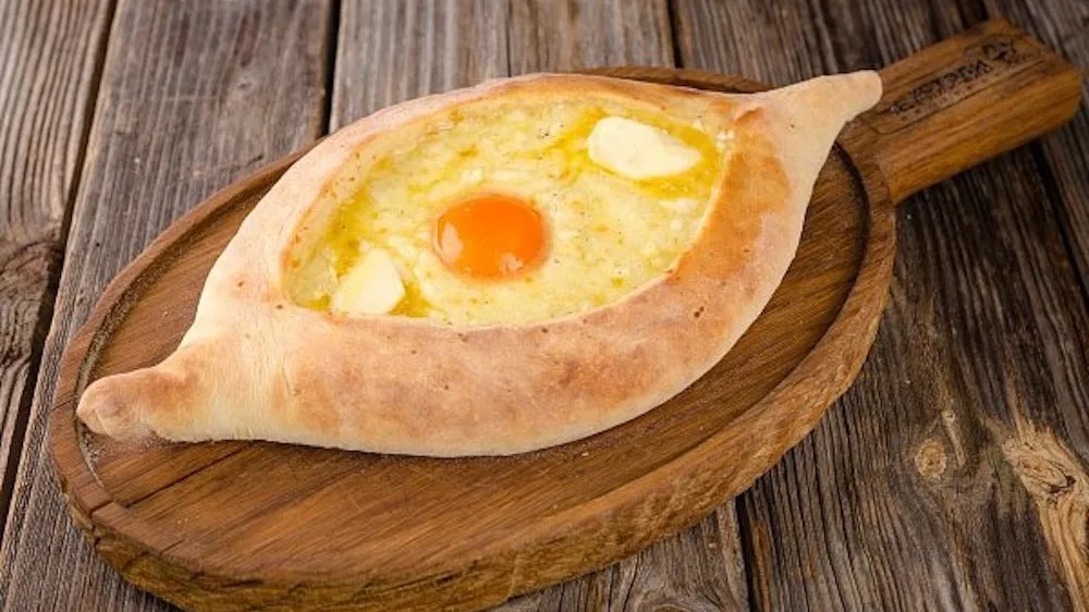 По-аджарски/ Adjarian khachapuri