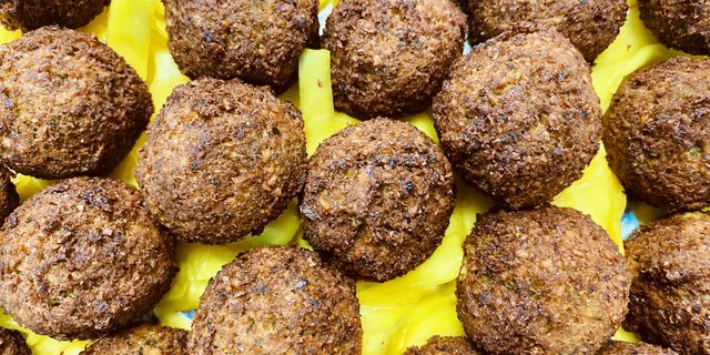 Dozen Falafel w/ Tahini