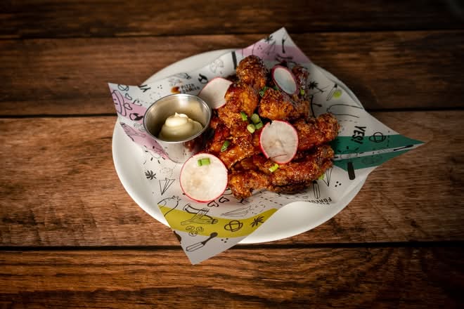 BONELESS GARLIC GINGER WINGS