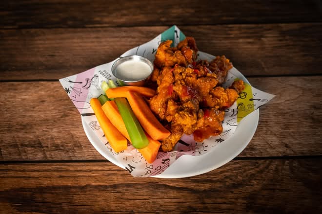 LRG BONELESS WINGS BUFFALO