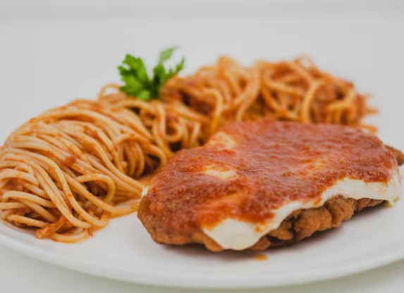 Espaguete de Frango à Parmegiana