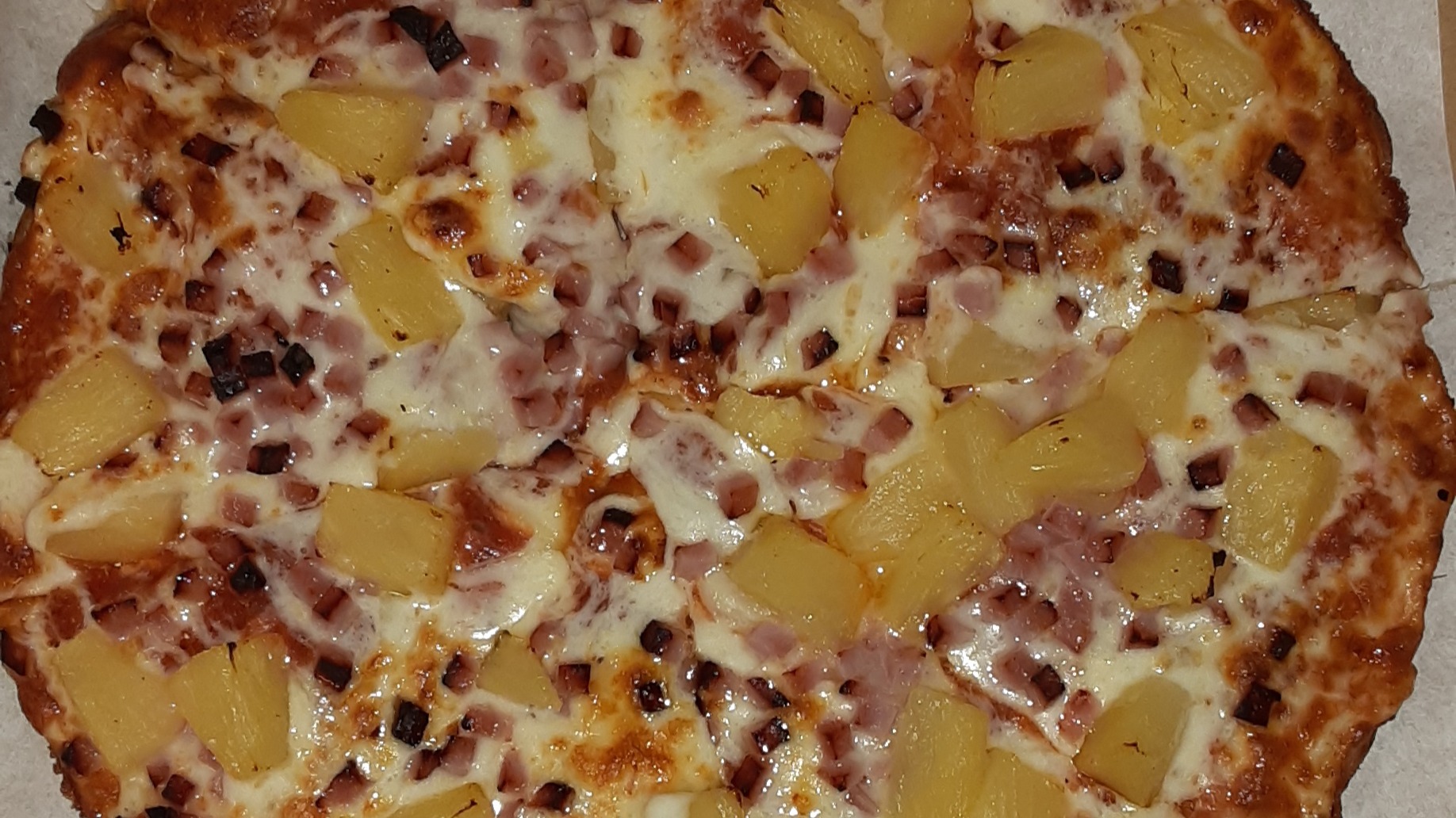 18" X-Large Hawaiian Pizza