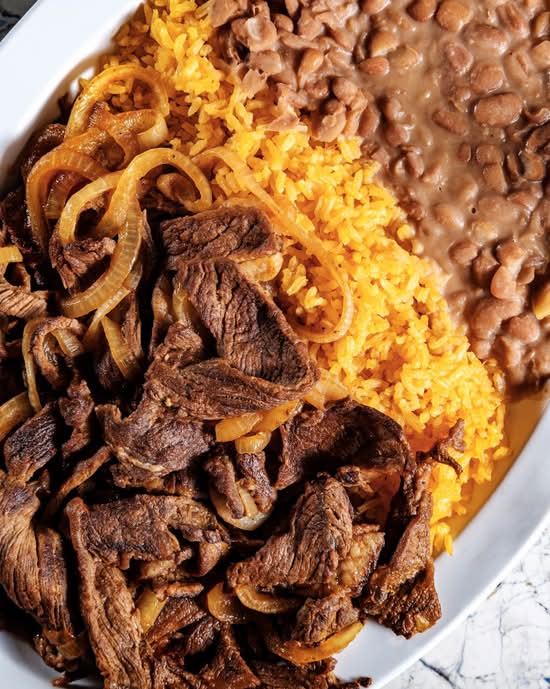 Bistec Encebollado Platillo