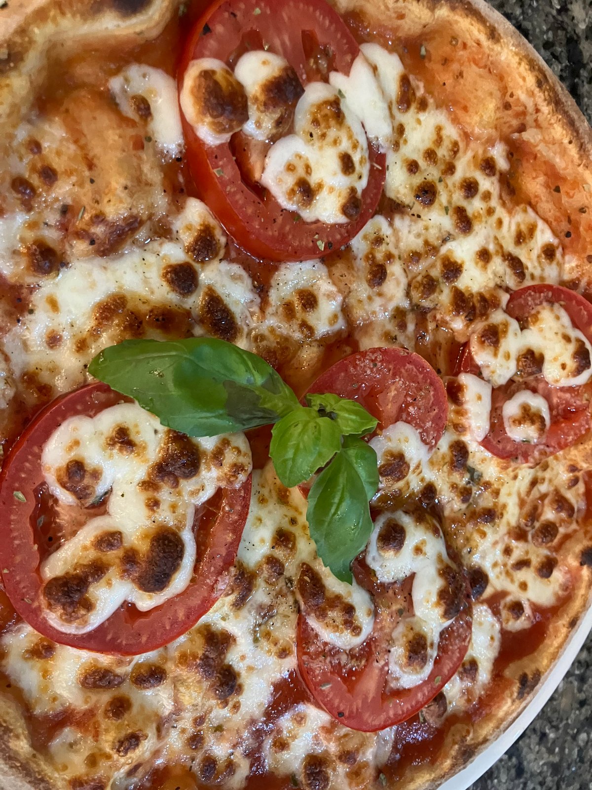 Akciós - Pomodoro e Mozzarella teljes kiőrlésű EATaliano pizza