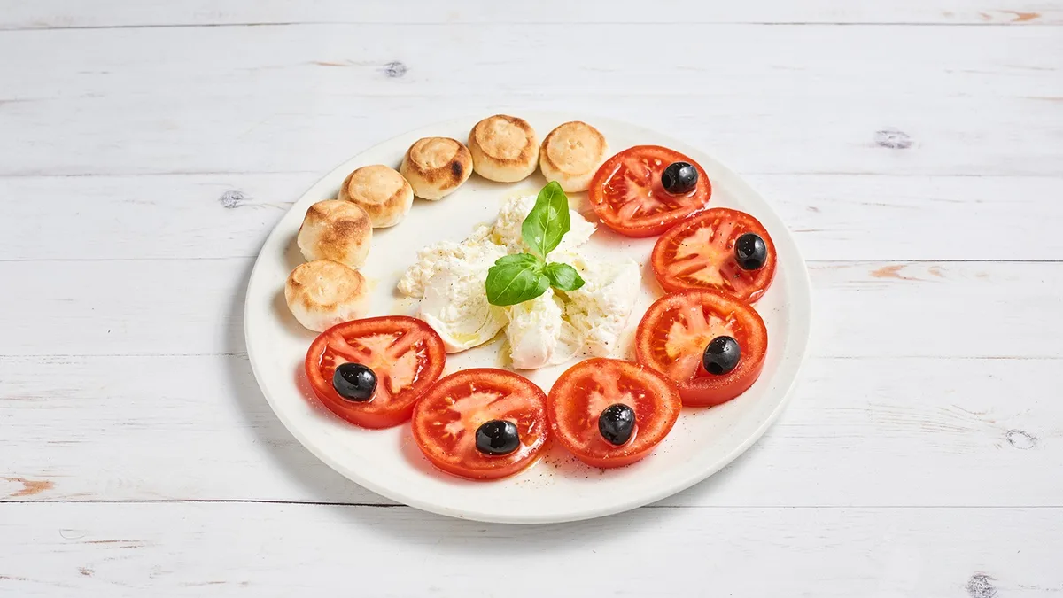 Mozzarella és paradicsomsaláta