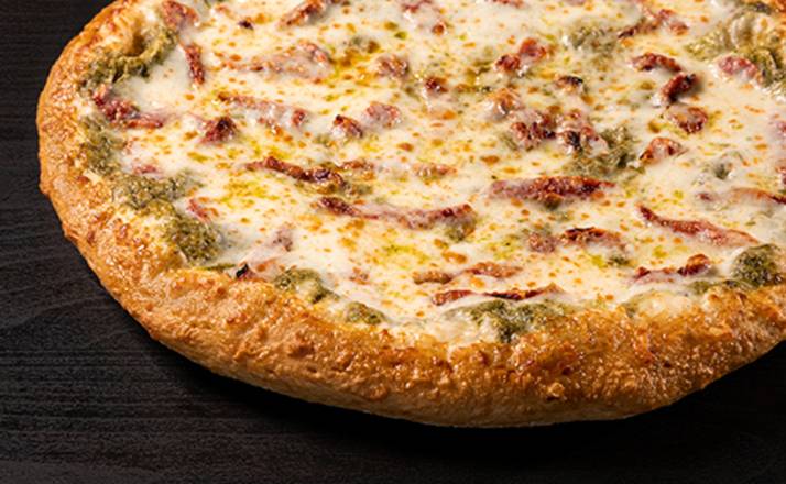 Pesto, Sun-dried Tomato and Garlic Cauliflower Pizza