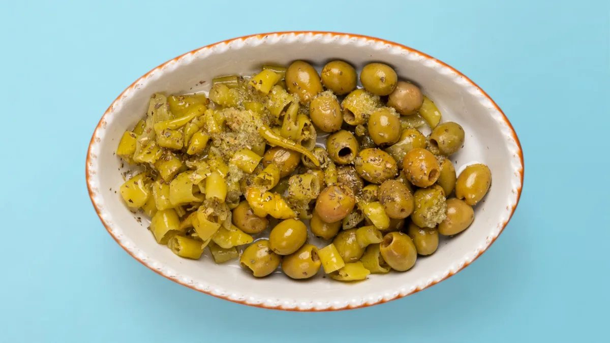 1. Oliven and Peperoni