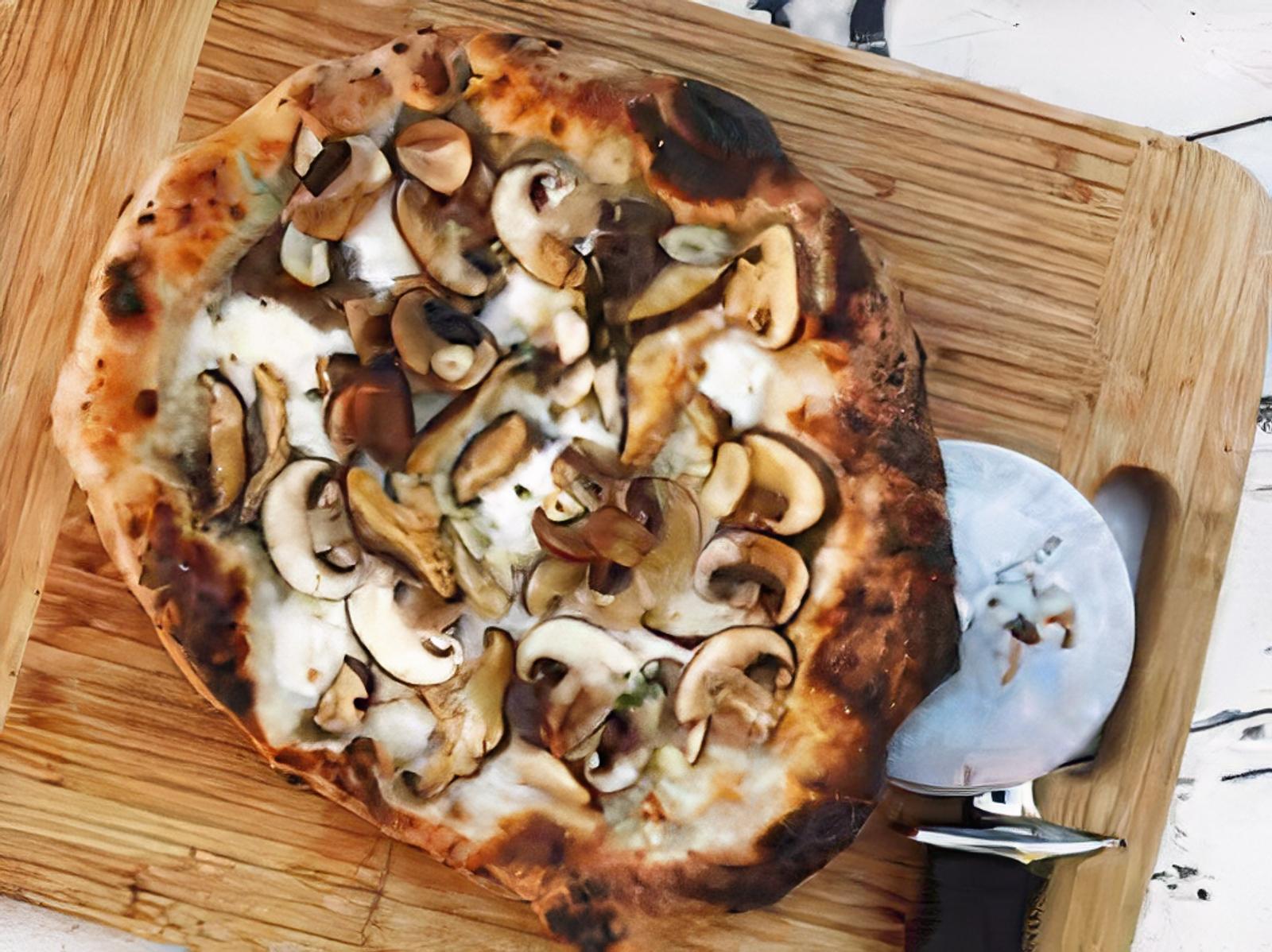 Mushrooms Pizza