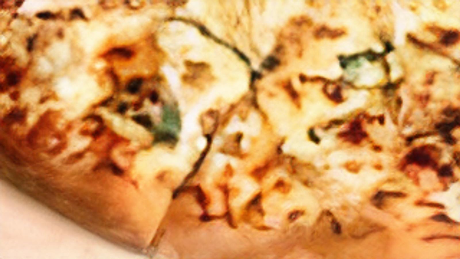 Medium Alfredo Chicken Pizza