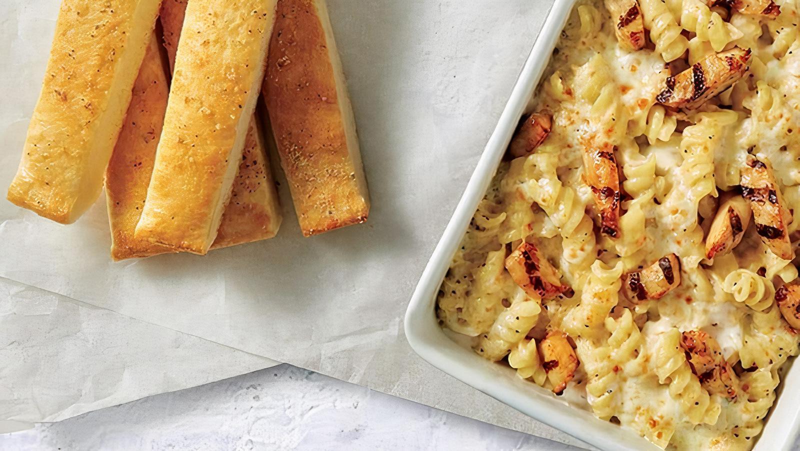 Large Creamy Chicken Alfredo with Breadsticks