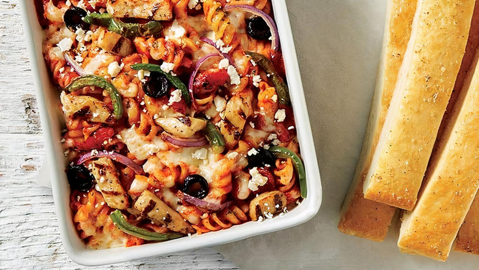 Large Mediterranean con Pollo with Breadsticks