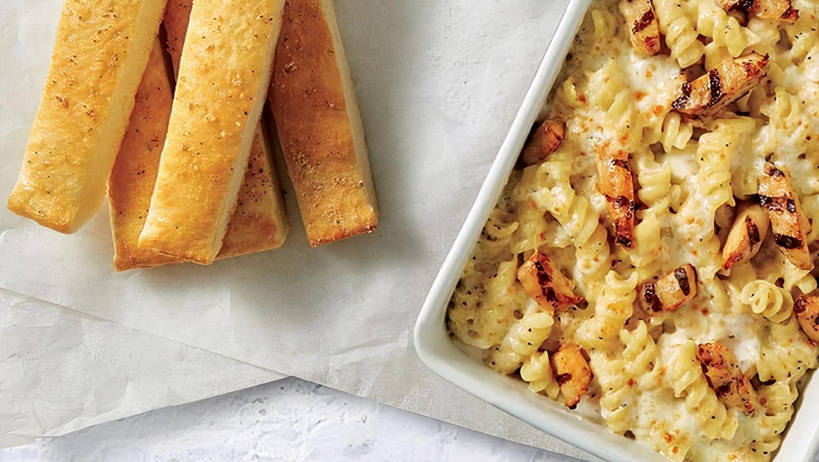 Regular Creamy Chicken Alfredo with Breadsticks