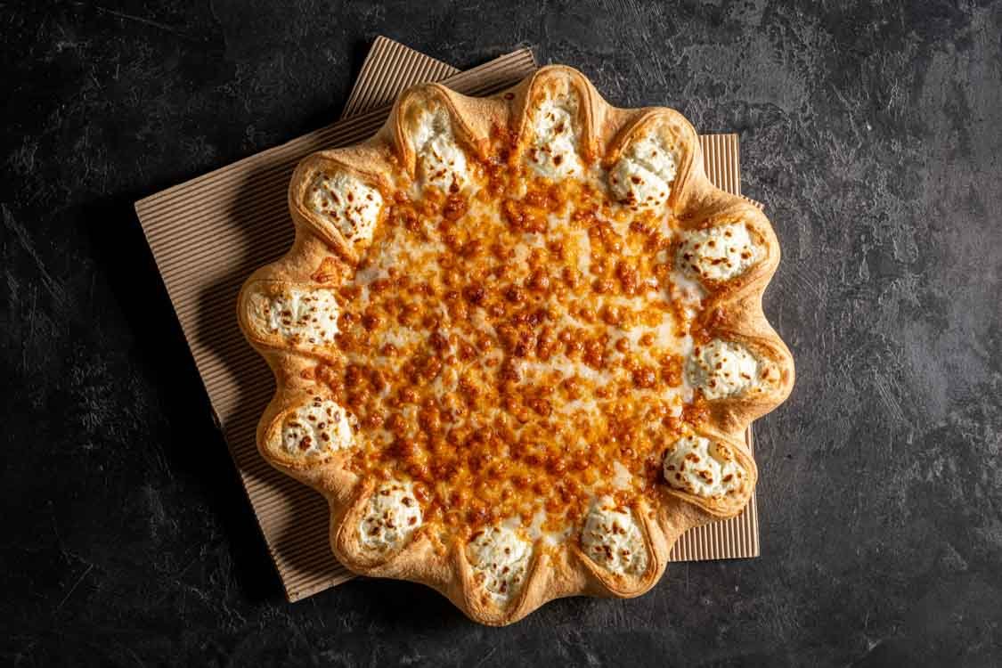 CROWN PIZZA משפחתית